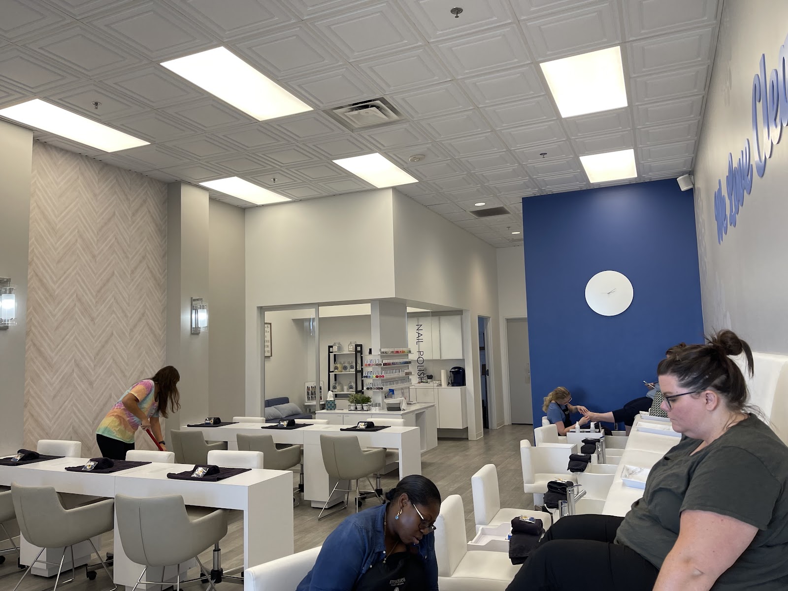 Frenchies Modern Nail Care Thornton nail photo 2